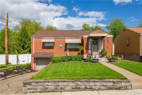 395 Roosevelt Avenue, Stowe Twp, PA, 15136 | Card Image