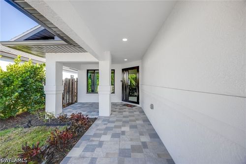 841 91st Ave N, NAPLES, FL, 34108-2426 | Card Image