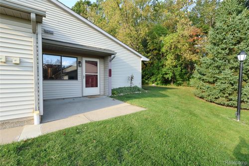 313 Spring Brooke Dr, Brighton, MI, 48116-2914 | Card Image