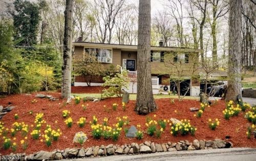 81 Forest Lake Dr, Andover, NJ, 07821 | Card Image