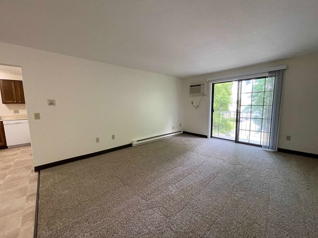 APT-34 - 11 Railroad Ave, Condo with 2 bedrooms, 1 bathrooms and null parking in Derry NH | Image 16
