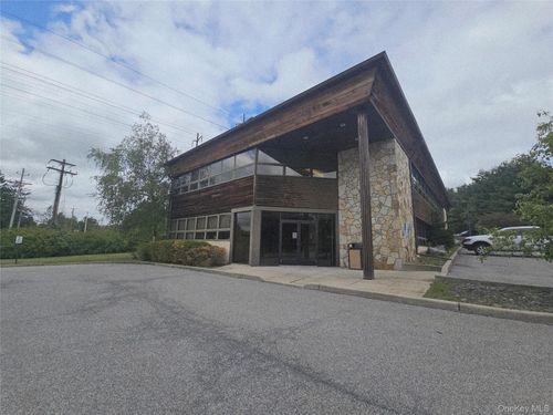 20 West Ave, Chester, NY, 10918-1032 | Card Image