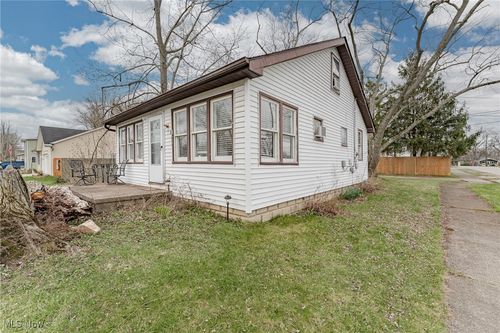 606 Pasadena Ave, Sheffield Lake, OH, 44054-1236 | Card Image
