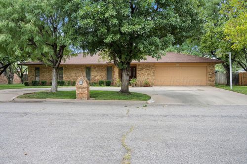 2343 Chestnut Dr, Pampa, TX, 79065-2910 | Card Image