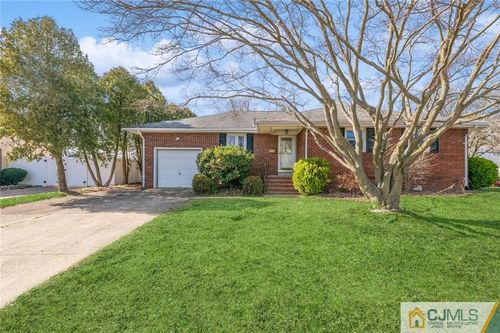 16 Ann Marie Dr, Hamilton, NJ, 08610-1102 | Card Image