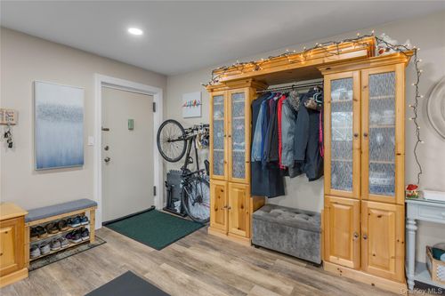 apt-i-200 Merrick Rd, Amityville, NY, 11701-3443 | Card Image