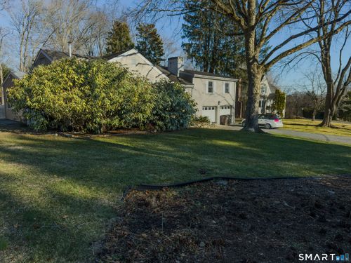 124 Wyndover Ln, Stamford, CT, 06902-1834 | Card Image