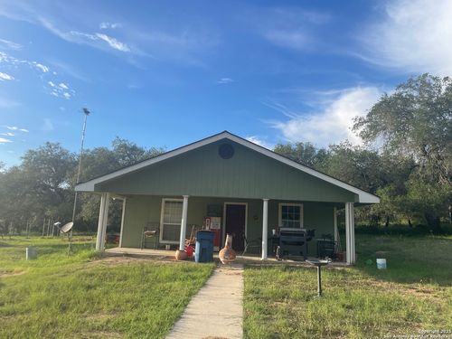 720 Ingram Rd, Devine, TX, 78016-1030 | Card Image