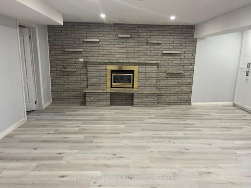 1595 Borden St, London, ON, N5W2P9 | Card Image