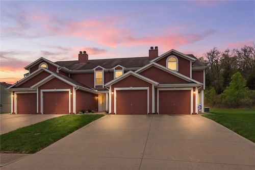 5554 Nw Sunrise Meadow Ln, Lee's Summit, MO, 64064-1284 | Card Image