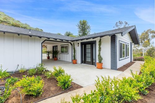 3346 Laurashawn Ln, Escondido, CA, 92026-8531 | Card Image