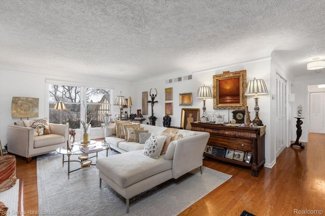 APT-10 - 1750 Vernier Rd, Condo with 2 bedrooms, 2 bathrooms and null parking in Grosse Pointe Woods MI | Image 7