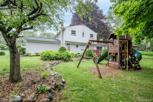 Large Private Yard | Image 41