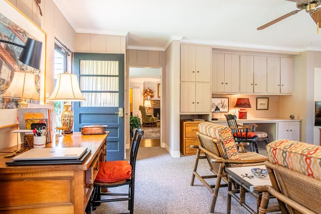 Wonderful Family Room for Relaxing | Image 23