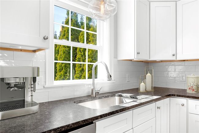 5 - 5 Thelma Ln, Condo with 2 bedrooms, 3 bathrooms and 4 parking in Middletown RI | Image 9