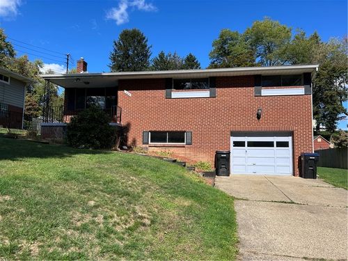 423 Sharon Rd, Coraopolis, PA, 15108-2620 | Card Image