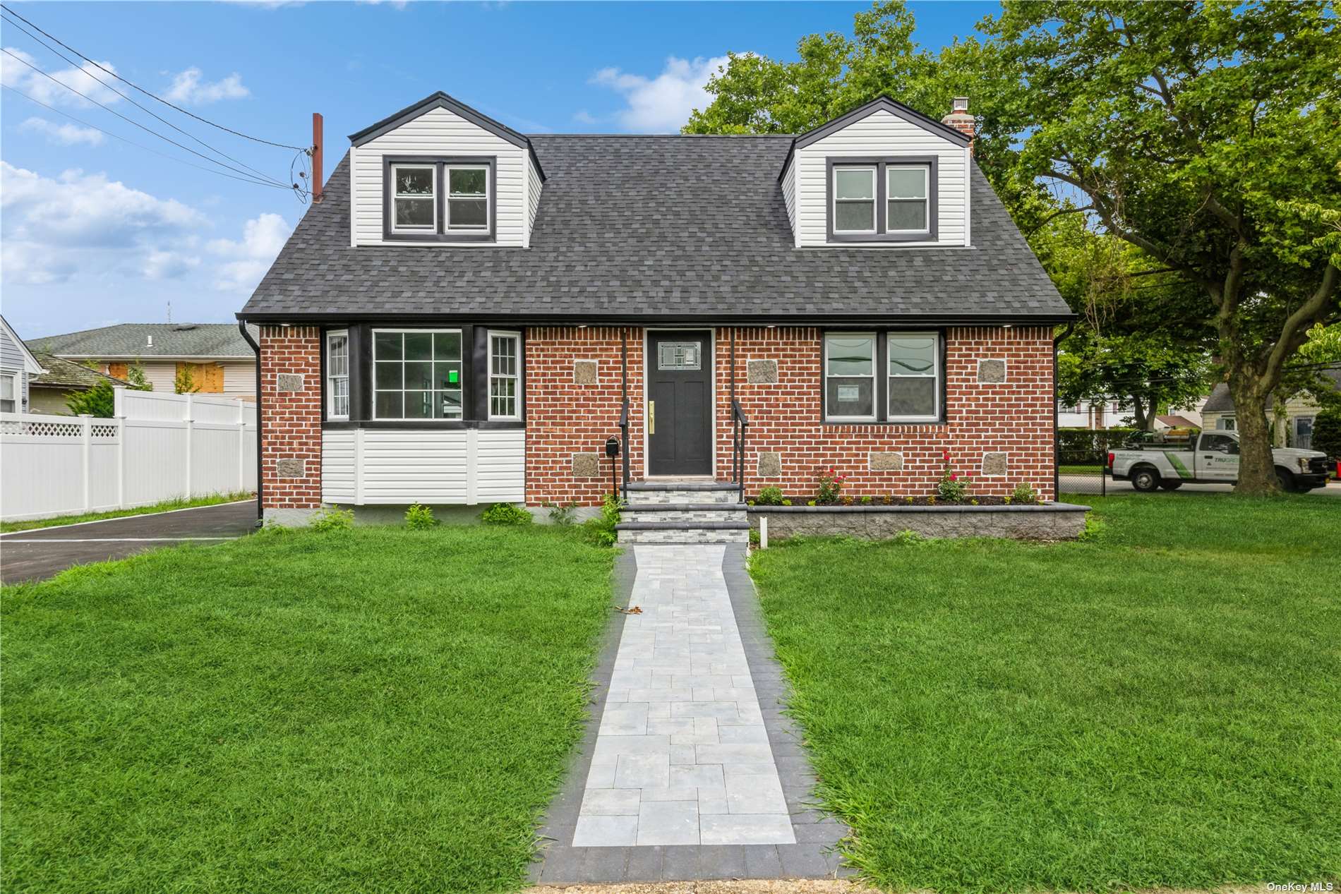 Crescent St, Hicksville, NY 11801