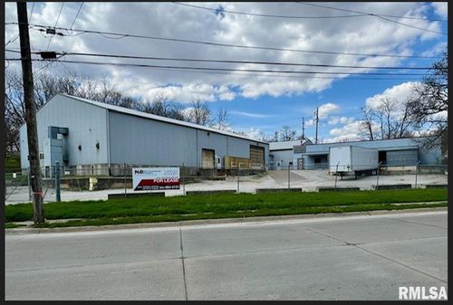 2902 Indian Rd, Davenport, IA, 52802-2074 | Card Image