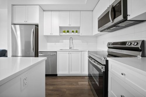 608-13623 81a Ave, Surrey, BC, V3W3N7 | Card Image