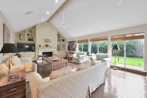 2117 Nantucket Dr, Houston, TX, 77057-2905 | Card Image