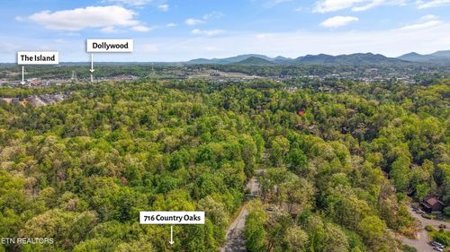 716 Country Oaks Dr, Pigeon Forge, TN, 37863-3259 | Card Image