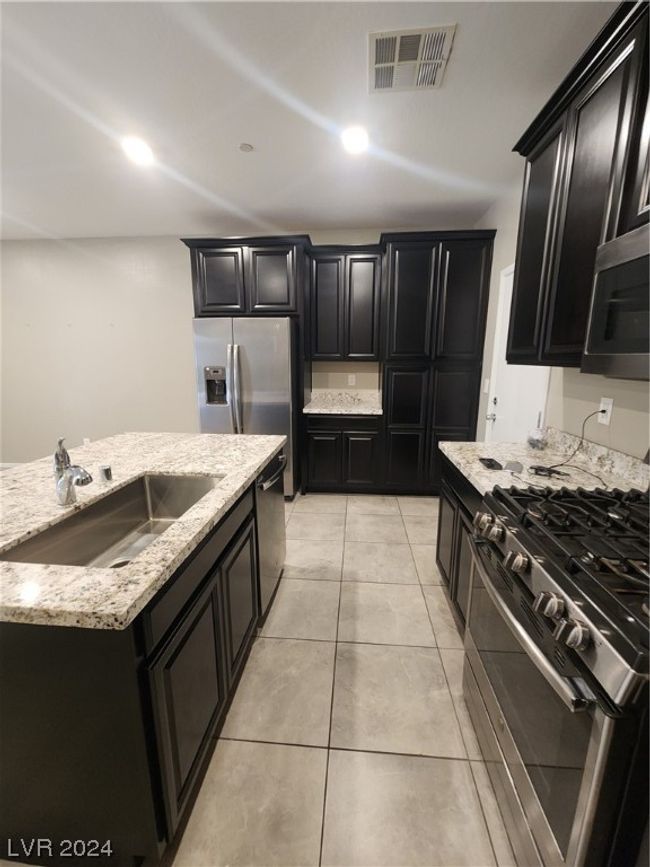6247 Melford Sound St, Townhouse with 3 bedrooms, 3 bathrooms and null parking in Las Vegas NV | Image 7