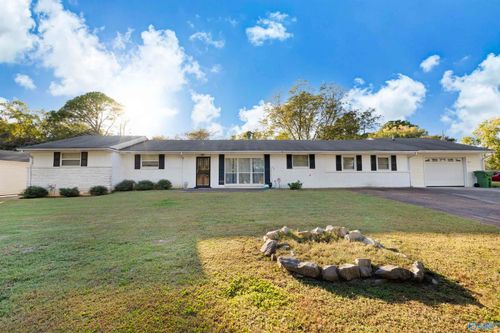 307 Harolds Dr Nw, Huntsville, AL, 35806-1968 | Card Image