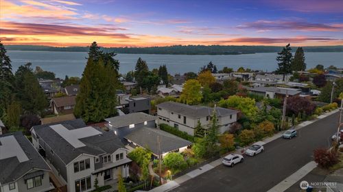 221 8th Ave W, Kirkland, WA, 98033-5319 | Card Image