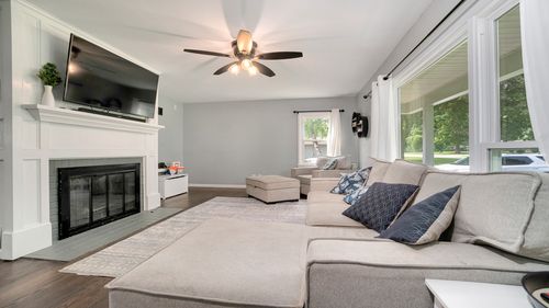 307 Walnut St, Lindenwood, IL, 61049-9741 | Card Image