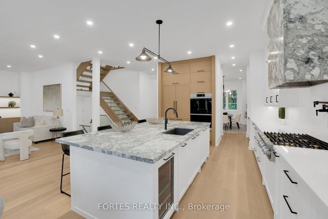 16 Cadillac Ave, House other with 5 bedrooms, 5 bathrooms and 4 parking in North York ON | Image 10