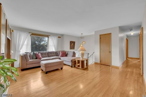 668 Warfield Rd, North Plainfield, NJ, 07063-1650 | Card Image