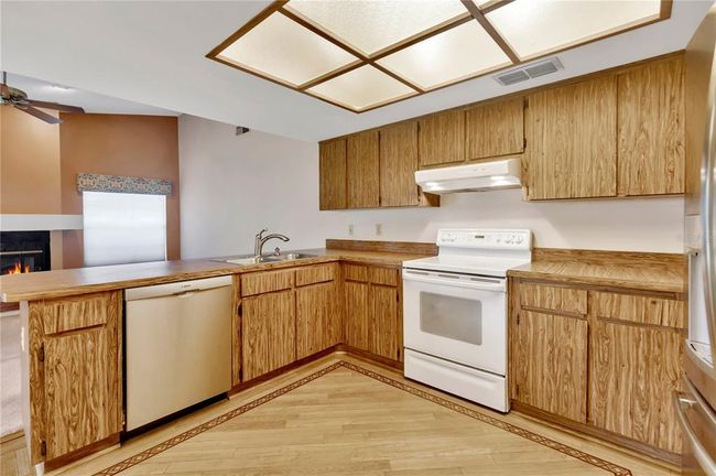 2556 Arborwood Dr, House other with 4 bedrooms, 2 bathrooms and null parking in Valrico FL | Image 9