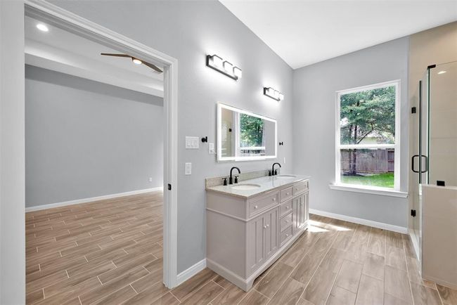 7 Pilot Pt, House other with 4 bedrooms, 5 bathrooms and 3 parking in Conroe TX | Image 28