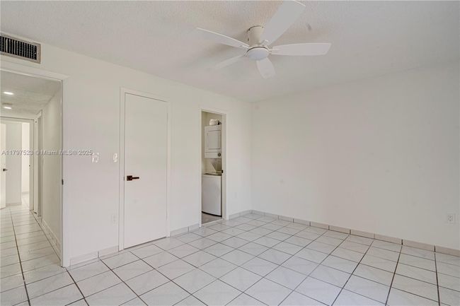 APT-220 - 6095 W 19 Th Ave, Condo with 2 bedrooms, 2 bathrooms and null parking in Hialeah FL | Image 19