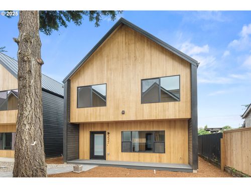 3532 Ne 44th Ave, Portland, OR, 97213-1018 | Card Image