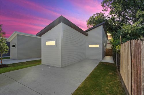 2223 Hooper St, Dallas, TX, 75215-4940 | Card Image