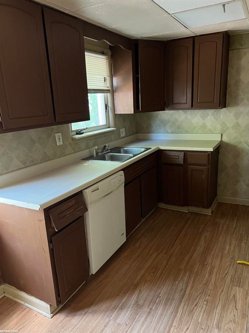 8076 Standard, Center Line, MI, 48015-1301 | Card Image