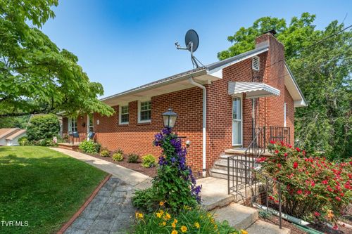 1623 Charlotte Dr, Elizabethton, TN, 37643-4057 | Card Image