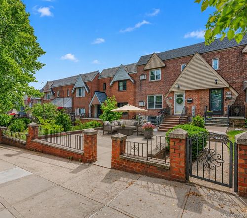 2015 36th Street, New York, NY, 11105 | Card Image