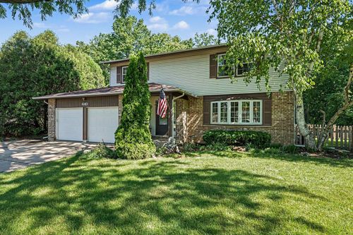 640 Clearview Ct, Algonquin, IL, 60102-2132 | Card Image