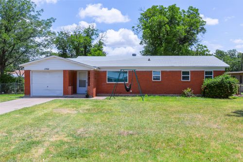 1702 N Avenue G, Haskell, TX, 79521-3026 | Card Image