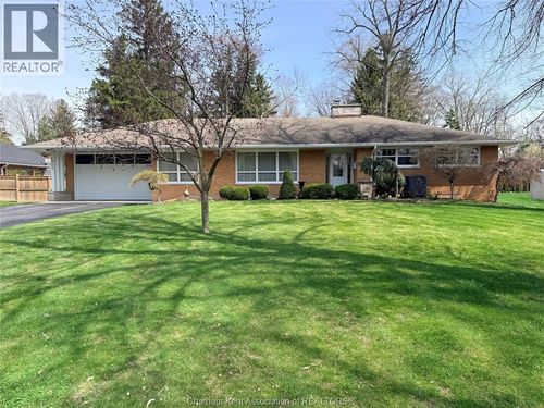 927 Charing Cross Rd, Chatham, ON, N7M5H7 | Card Image