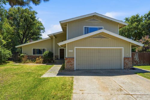 210 Laurel Ct, Ripon, CA, 95366-2115 | Card Image