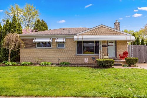 24920 Star Valley Dr, Saint Clair Shores, MI, 48080-3181 | Card Image