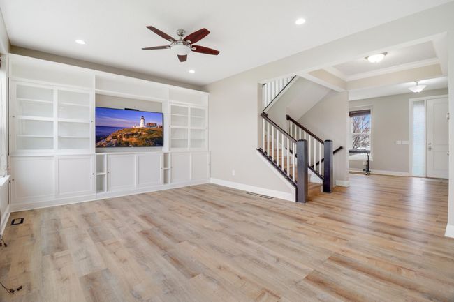 Walk through to living area | Image 7