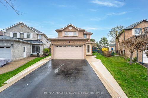 8 Drayglass Crt, Brampton, ON, L6Z4E9 | Card Image