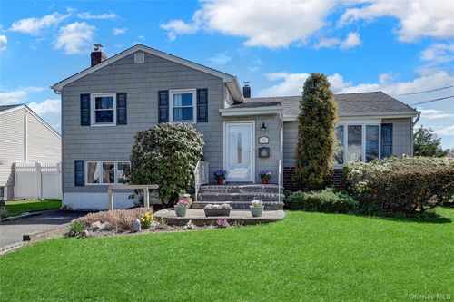 421 Grand Blvd, Massapequa Park, NY, 11762-1343 | Card Image