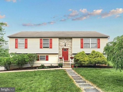 5 Stahle Ln, Dover, PA, 17315-3810 | Card Image