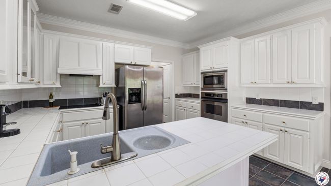 5906 Winchester Dr, House other with 4 bedrooms, 5 bathrooms and null parking in Texarkana TX | Image 6