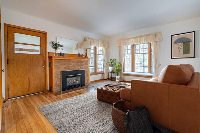 living room | Image 6